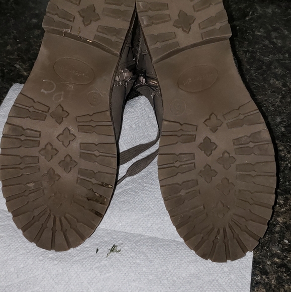 Boots - Picture 3 of 4